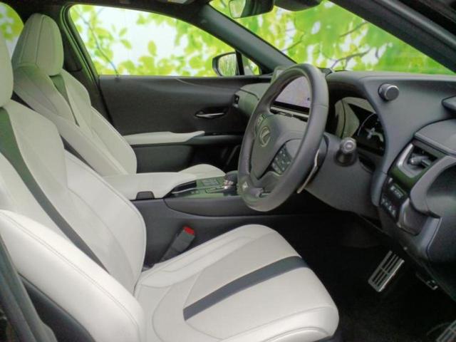 UX UX300h Fスポーツ サンルーフ/保証書/ディスプレイオーディオ+ナビ12.3インチ/プリクラッシュセーフティ/エアーシート 前席/パノラミックビューモニター/車線逸脱防止支援システム/シート 合皮 衝突被害軽減システム(4枚目)