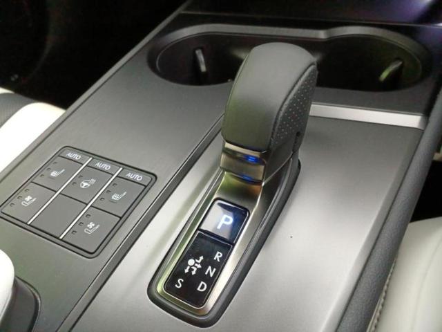 UX UX300h Fスポーツ サンルーフ/保証書/ディスプレイオーディオ+ナビ12.3インチ/プリクラッシュセーフティ/エアーシート 前席/パノラミックビューモニター/車線逸脱防止支援システム/シート 合皮 衝突被害軽減システム(18枚目)