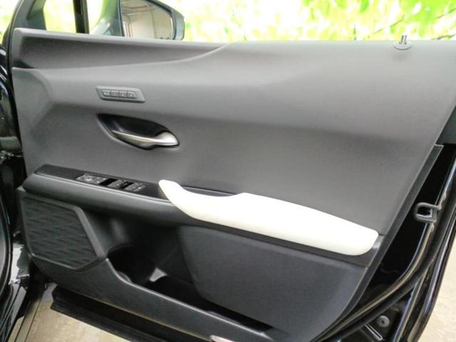 UX UX300h Fスポーツ サンルーフ/保証書/ディスプレイオーディオ+ナビ12.3インチ/プリクラッシュセーフティ/エアーシート 前席/パノラミックビューモニター/車線逸脱防止支援システム/シート 合皮 衝突被害軽減システム(20枚目)