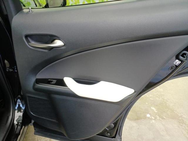 UX UX300h Fスポーツ サンルーフ/保証書/ディスプレイオーディオ+ナビ12.3インチ/プリクラッシュセーフティ/エアーシート 前席/パノラミックビューモニター/車線逸脱防止支援システム/シート 合皮 衝突被害軽減システム(21枚目)