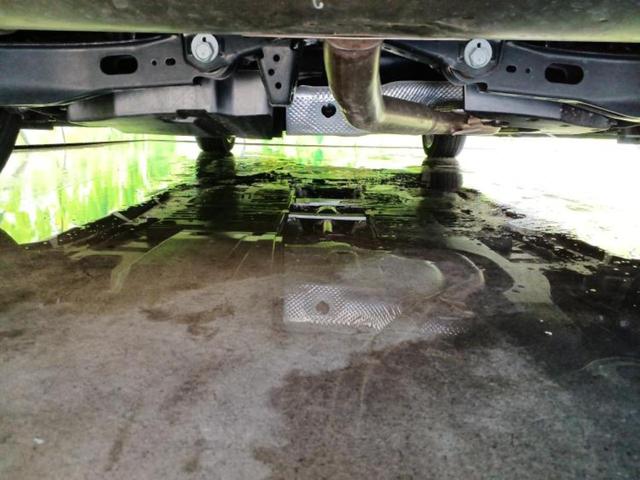 プリウス Ｚ　純正エアロ／保証書／純正　ＳＤナビ／デジタルインナーミラー／衝突安全装置／シートヒーター／全方位モニター／車線逸脱防止支援システム／シート　フルレザー／パーキングアシスト　自動操舵／電動バックドア（44枚目）