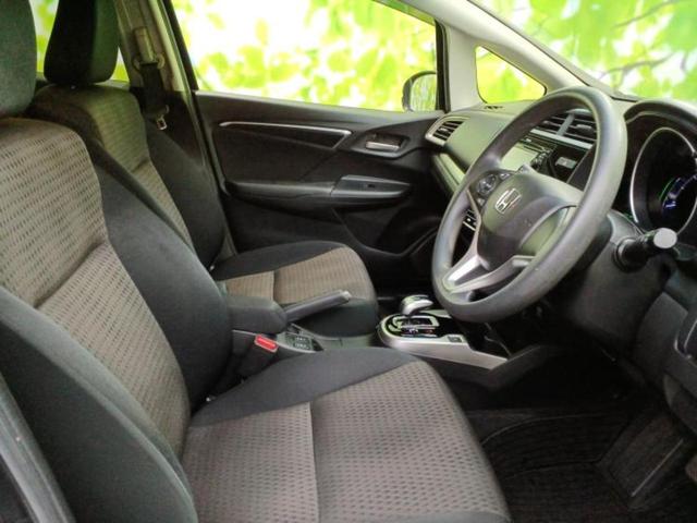 フィットハイブリッド ハイブリッド・Ｆコンフォートエディション　新品タイヤ／ディスプレイオーディオ／衝突安全装置／シートヒーター　前席／ＵＳＢジャック／Ｂｌｕｅｔｏｏｔｈ接続／ＥＴＣ／ＥＢＤ付ＡＢＳ／横滑り防止装置／アイドリングストップ／バックモニター（4枚目）