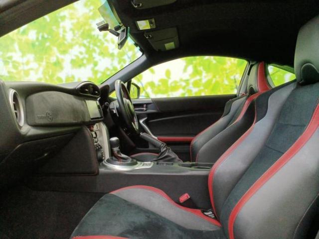 86 GTリミテッド ブラックパッケージ 新品タイヤ/純正 SDナビ/シートヒーター 前席/シート ハーフレザー/ヘッドランプ LED/Bluetooth接続/ETC/EBD付ABS/横滑り防止装置/クルーズコントロール/バックモニター(6枚目)