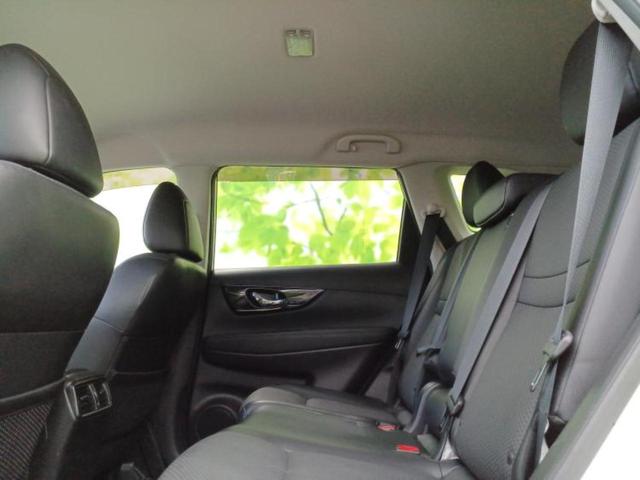 エクストレイル ４ＷＤ２０Ｘｉ　新品タイヤ／純正　９インチ　ＳＤナビ／インテリジェントルームミラー／衝突安全装置／アラウンドビューモニター／車線逸脱防止支援システム／シート　合皮／電動バックドア／ヘッドランプ　ＬＥＤ　全周囲カメラ（7枚目）