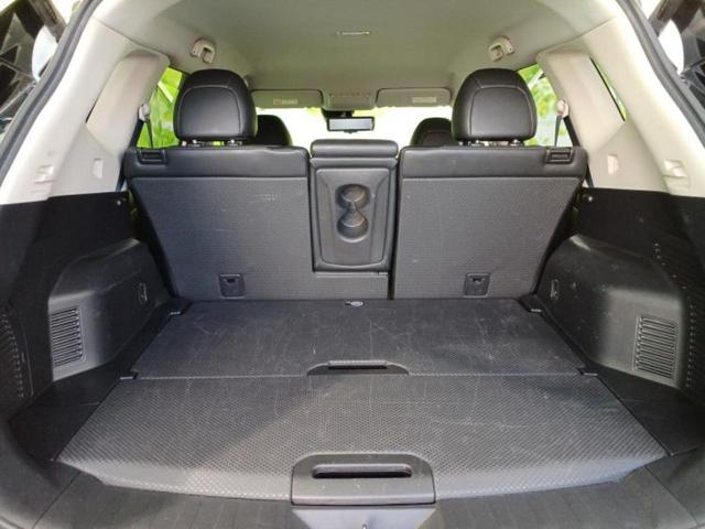 エクストレイル ４ＷＤ２０Ｘｉ　新品タイヤ／純正　９インチ　ＳＤナビ／インテリジェントルームミラー／衝突安全装置／アラウンドビューモニター／車線逸脱防止支援システム／シート　合皮／電動バックドア／ヘッドランプ　ＬＥＤ　全周囲カメラ（8枚目）