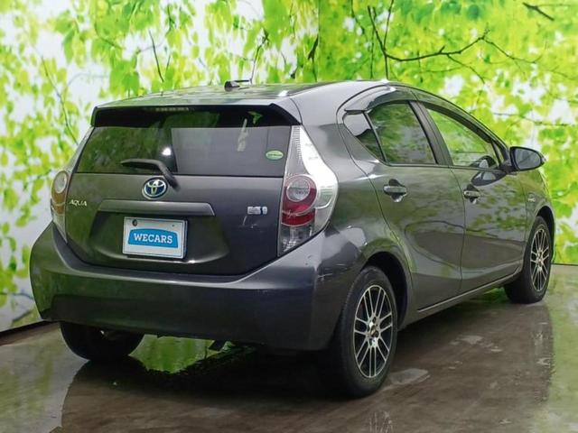 アクア Ｇ　保証書／社外　ＳＤナビ／ＥＴＣ／ＥＢＤ付ＡＢＳ／横滑り防止装置／アイドリングストップ／ワンセグＴＶ／エアバッグ　運転席／エアバッグ　助手席／アルミホイール　社外　１５インチ／パワーウインドウ（3枚目）