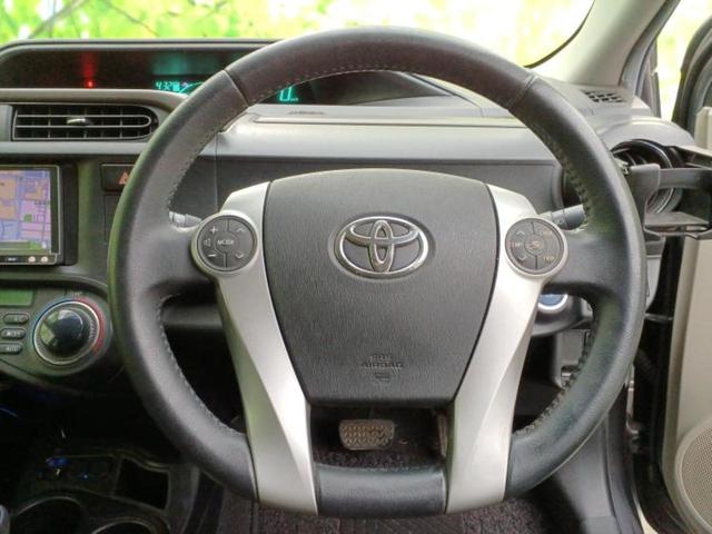 アクア Ｇ　保証書／社外　ＳＤナビ／ＥＴＣ／ＥＢＤ付ＡＢＳ／横滑り防止装置／アイドリングストップ／ワンセグＴＶ／エアバッグ　運転席／エアバッグ　助手席／アルミホイール　社外　１５インチ／パワーウインドウ（13枚目）