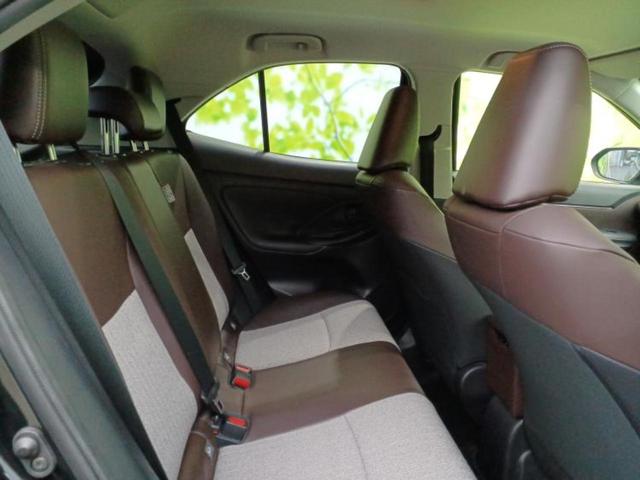 ヤリスクロス ハイブリッドＺ　ディスプレイオーディオ＋ナビ／衝突安全装置／シートヒーター／パノラミックビューモニター／車線逸脱防止支援システム／シート　フルレザー／ヘッドランプ　ＬＥＤ／ＵＳＢジャック　革シート　全周囲カメラ（5枚目）