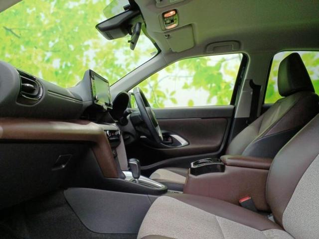 ヤリスクロス ハイブリッドＺ　ディスプレイオーディオ＋ナビ／衝突安全装置／シートヒーター／パノラミックビューモニター／車線逸脱防止支援システム／シート　フルレザー／ヘッドランプ　ＬＥＤ／ＵＳＢジャック　革シート　全周囲カメラ（6枚目）