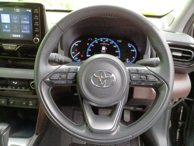 ヤリスクロス ハイブリッドＺ　ディスプレイオーディオ＋ナビ／衝突安全装置／シートヒーター／パノラミックビューモニター／車線逸脱防止支援システム／シート　フルレザー／ヘッドランプ　ＬＥＤ／ＵＳＢジャック　革シート　全周囲カメラ（13枚目）