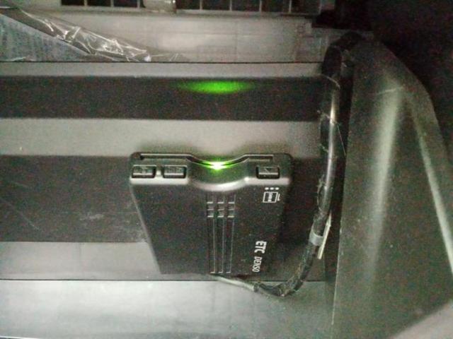 ヤリスクロス ハイブリッドＺ　ディスプレイオーディオ＋ナビ／衝突安全装置／シートヒーター／パノラミックビューモニター／車線逸脱防止支援システム／シート　フルレザー／ヘッドランプ　ＬＥＤ／ＵＳＢジャック　革シート　全周囲カメラ（17枚目）