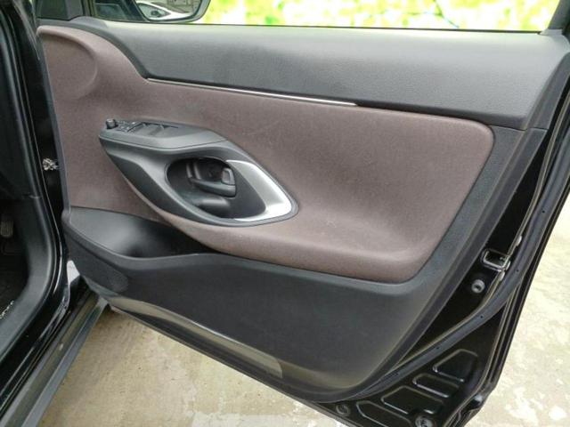 ヤリスクロス ハイブリッドＺ　ディスプレイオーディオ＋ナビ／衝突安全装置／シートヒーター／パノラミックビューモニター／車線逸脱防止支援システム／シート　フルレザー／ヘッドランプ　ＬＥＤ／ＵＳＢジャック　革シート　全周囲カメラ（20枚目）