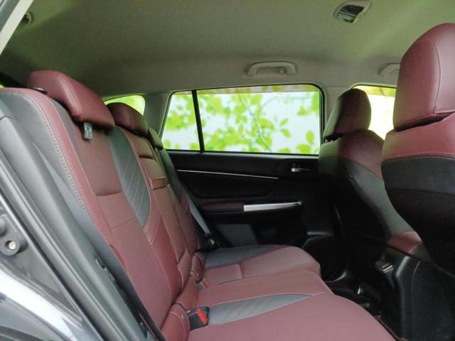 レヴォーグ ４ＷＤ１．６ＳＴＩスポーツアイサイト　保証書／純正　８インチ　ＳＤナビ／デジタルインナーミラー／衝突安全装置／シートヒーター　前席／車線逸脱防止支援システム／シート　フルレザー／ドライブレコーダー　前後／ヘッドランプ　ＬＥＤ／ＥＴＣ（5枚目）