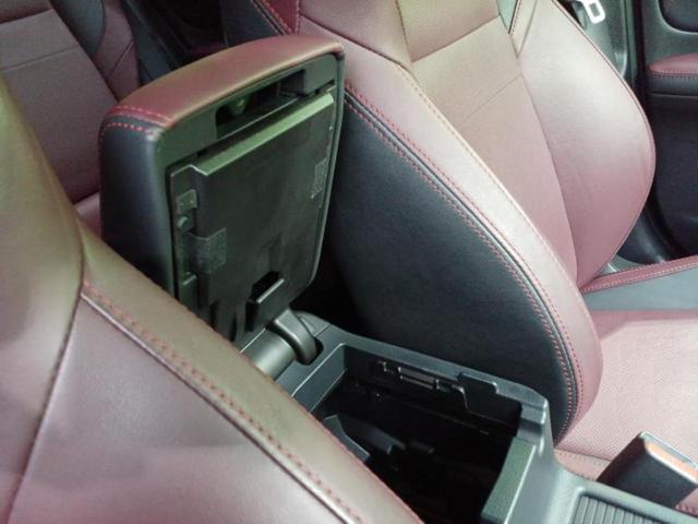 レヴォーグ ４ＷＤ１．６ＳＴＩスポーツアイサイト　保証書／純正　８インチ　ＳＤナビ／デジタルインナーミラー／衝突安全装置／シートヒーター　前席／車線逸脱防止支援システム／シート　フルレザー／ドライブレコーダー　前後／ヘッドランプ　ＬＥＤ／ＥＴＣ（29枚目）