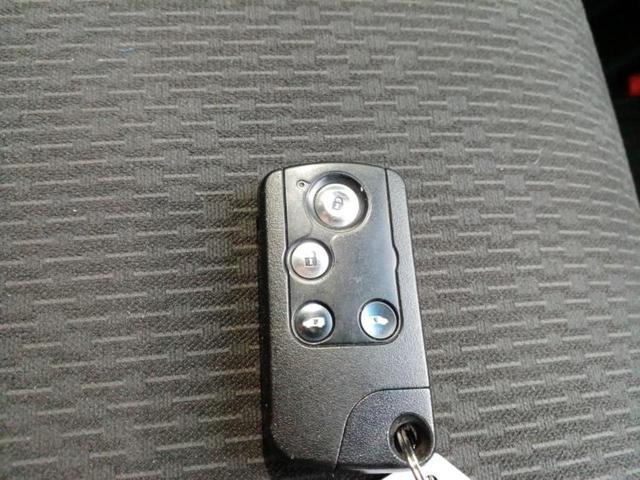 フリード Gジャストセレクション 純正 SDナビ/両側電動スライドドア/ヘッドランプ HID/ETC/EBD付ABS/横滑り防止装置/ワンセグTV/パワーウインドウ/エンジンスタートボタン/キーレスエントリー/オートエアコン(34枚目)