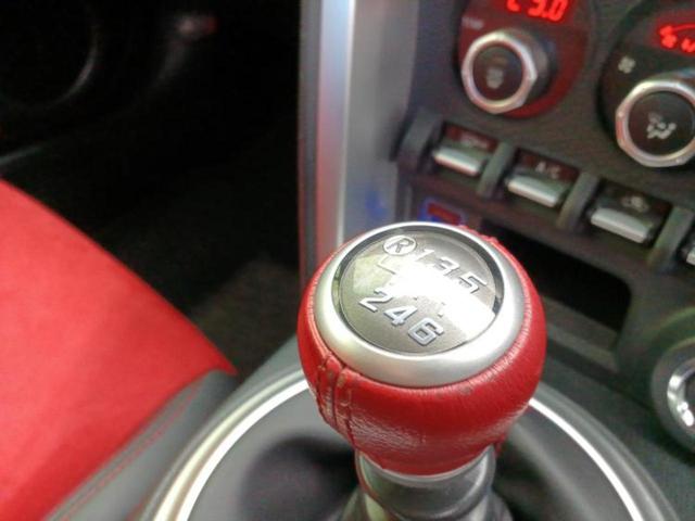 ８６ ＧＴリミテッド　新品タイヤ／純正　ＳＤナビ／シートヒーター　前席／シート　ハーフレザー／ドライブレコーダー　前後／ヘッドランプ　ＬＥＤ／ＵＳＢジャック／Ｂｌｕｅｔｏｏｔｈ接続／ＥＴＣ／ＥＢＤ付ＡＢＳ　バックカメラ（17枚目）