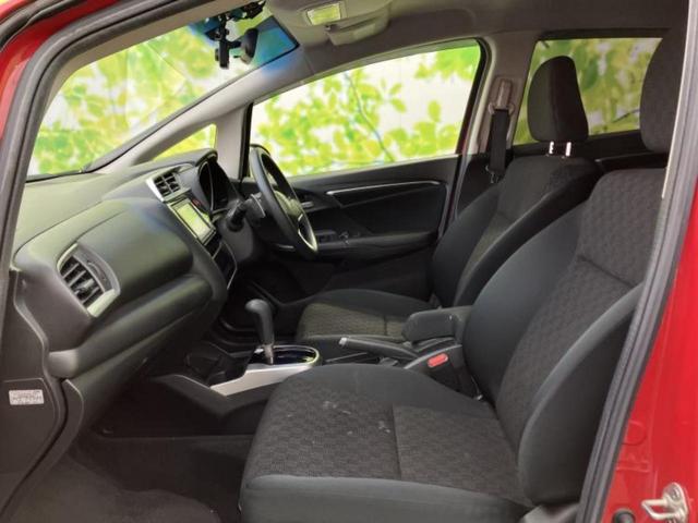 フィット 13G・Sパッケージ 純正 SDナビ/ヘッドランプ HID/ETC/EBD付ABS/横滑り防止装置/アイドリングストップ/ワンセグTV/エアバッグ 運転席/エアバッグ 助手席/MTモード付き HIDヘッドライト(6枚目)