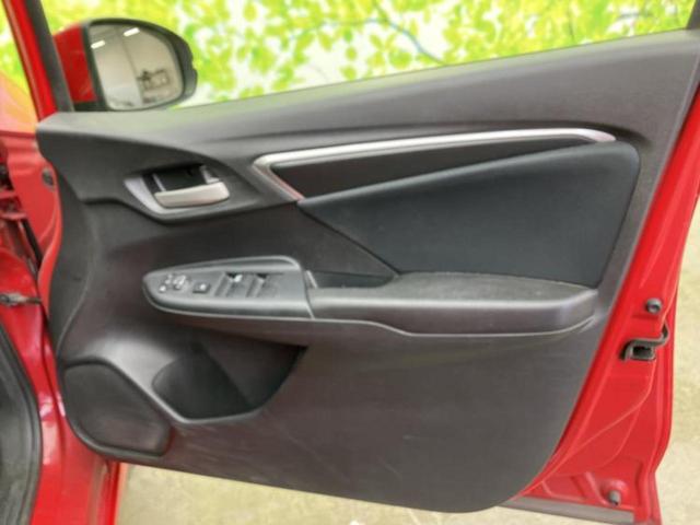 フィット 13G・Sパッケージ 純正 SDナビ/ヘッドランプ HID/ETC/EBD付ABS/横滑り防止装置/アイドリングストップ/ワンセグTV/エアバッグ 運転席/エアバッグ 助手席/MTモード付き HIDヘッドライト(20枚目)