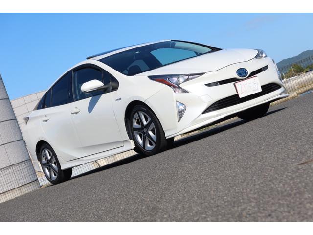 プリウス Ａプレミアム　ＴＲＤエアロ　サンルーフ　１７ｉｎホイール　本革シート　シートヒーター　９型ナビ　ドライブレコーダー　Ｂｌｕｅｔｏｏｔｈ　バックカメラ　レーダークルーズ　クリアランスソナー　オートハイビーム　禁煙車（7枚目）