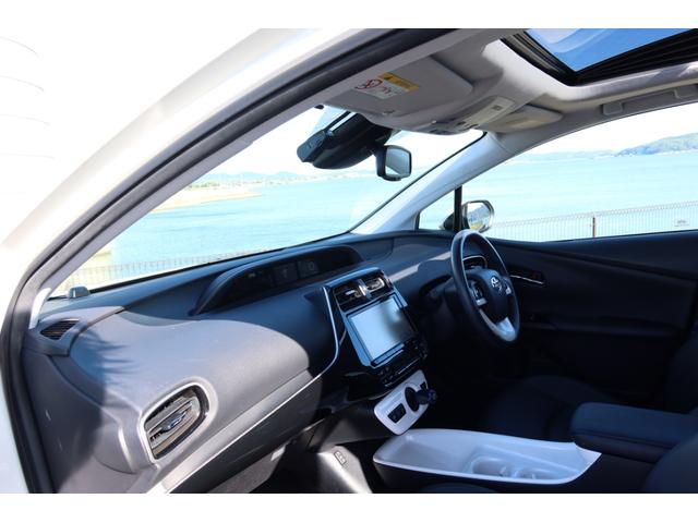 プリウス Ａプレミアム　ＴＲＤエアロ　サンルーフ　１７ｉｎホイール　本革シート　シートヒーター　９型ナビ　ドライブレコーダー　Ｂｌｕｅｔｏｏｔｈ　バックカメラ　レーダークルーズ　クリアランスソナー　オートハイビーム　禁煙車（31枚目）