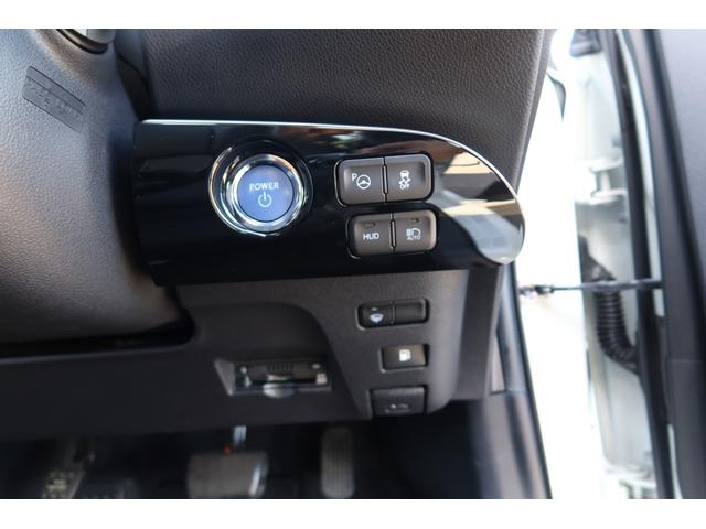 プリウス Ａプレミアム　ＴＲＤエアロ　サンルーフ　１７ｉｎホイール　本革シート　シートヒーター　９型ナビ　ドライブレコーダー　Ｂｌｕｅｔｏｏｔｈ　バックカメラ　レーダークルーズ　クリアランスソナー　オートハイビーム　禁煙車（43枚目）