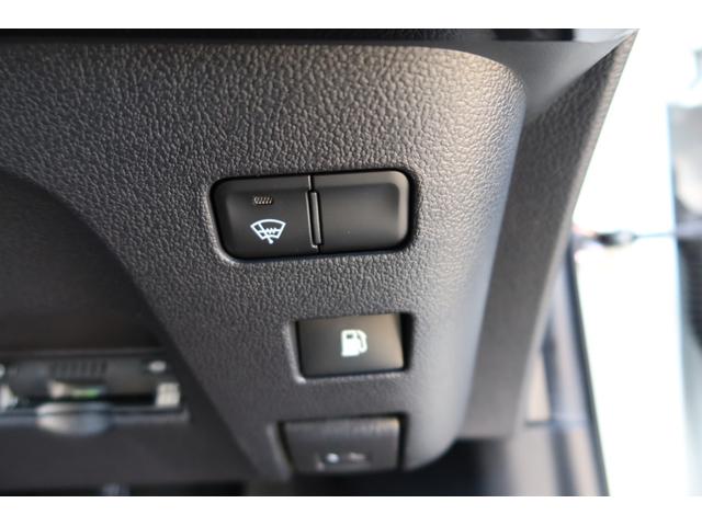 プリウス Ａプレミアム　ＴＲＤエアロ　サンルーフ　１７ｉｎホイール　本革シート　シートヒーター　９型ナビ　ドライブレコーダー　Ｂｌｕｅｔｏｏｔｈ　バックカメラ　レーダークルーズ　クリアランスソナー　オートハイビーム　禁煙車（44枚目）