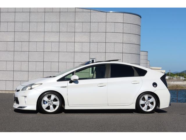 プリウス Ｇツーリングセレクション　モデリスタエアロ　車高調　４本出マフラーカッター　サンルーフ　ハーフレザーシート　アルパイン９型ナビ　アルパインアンプ　デジタルインナーミラー　ドライブレコーダー　クルーズコントロール　スロコン（4枚目）