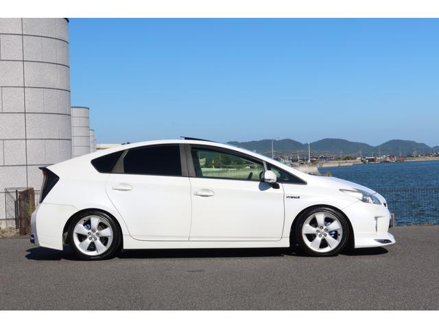 プリウス Ｇツーリングセレクション　モデリスタエアロ　車高調　４本出マフラーカッター　サンルーフ　ハーフレザーシート　アルパイン９型ナビ　アルパインアンプ　デジタルインナーミラー　ドライブレコーダー　クルーズコントロール　スロコン（5枚目）