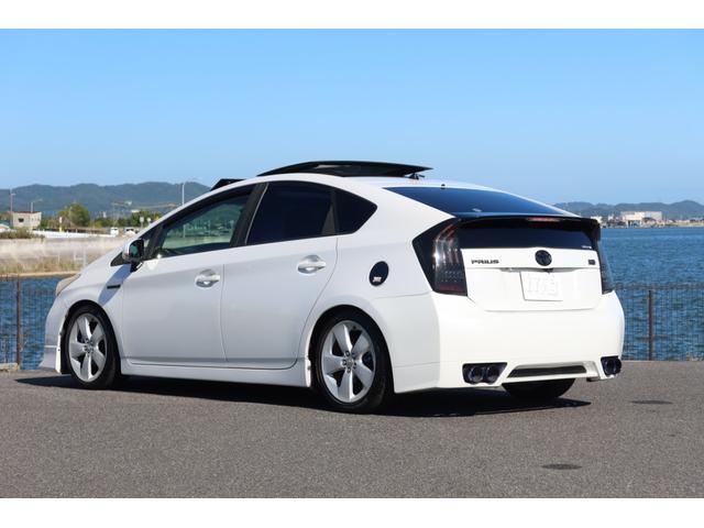 プリウス Ｇツーリングセレクション　モデリスタエアロ　車高調　４本出マフラーカッター　サンルーフ　ハーフレザーシート　アルパイン９型ナビ　アルパインアンプ　デジタルインナーミラー　ドライブレコーダー　クルーズコントロール　スロコン（7枚目）