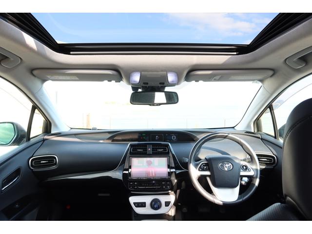 プリウス Ａプレミアム　禁煙車　４ＷＤ　四駆　モデリスタエアロ　サンルーフ　１７ｉｎホイール　本革シート　置くだけ充電　９型ナビ　バックカメラ　ＥＴＣ　ＬＥＤウェルカムランプ　レーダークルーズ　オートハイビーム　安全装備搭載（22枚目）