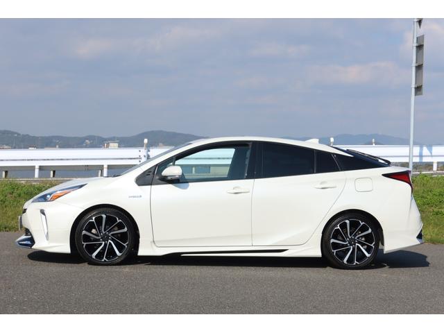 プリウス Ａプレミアム　寒冷地仕様　禁煙車　モデリスタエアロ　モデリスタホイール　サンルーフ　本革シート　９型ナビ　パノラミックビュー　ＵＳＢ　ＥＴＣ　レーダークルーズ　クリアランスソナー　オートハイビーム　安全装備搭載（4枚目）