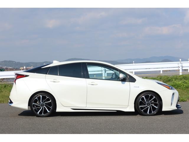 プリウス Ａプレミアム　寒冷地仕様　禁煙車　モデリスタエアロ　モデリスタホイール　サンルーフ　本革シート　９型ナビ　パノラミックビュー　ＵＳＢ　ＥＴＣ　レーダークルーズ　クリアランスソナー　オートハイビーム　安全装備搭載（8枚目）