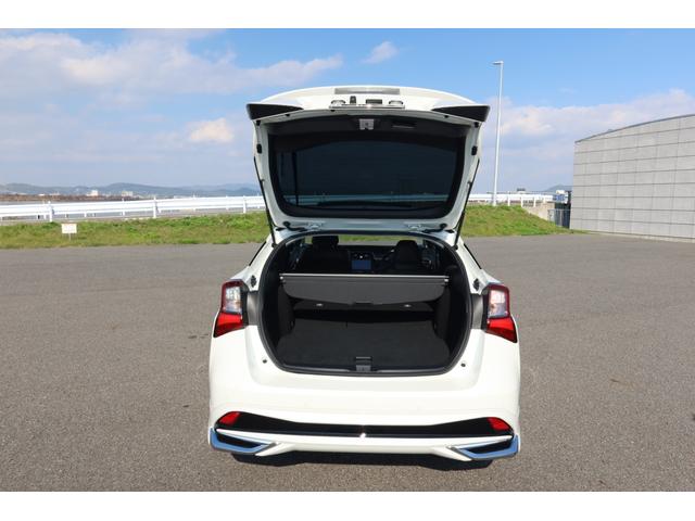 プリウス Ａプレミアム　寒冷地仕様　禁煙車　モデリスタエアロ　モデリスタホイール　サンルーフ　本革シート　９型ナビ　パノラミックビュー　ＵＳＢ　ＥＴＣ　レーダークルーズ　クリアランスソナー　オートハイビーム　安全装備搭載（35枚目）