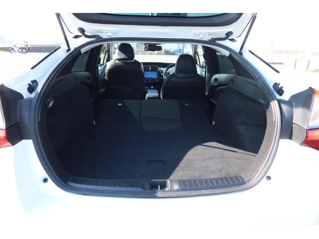 プリウス Ａプレミアム　寒冷地仕様　禁煙車　モデリスタエアロ　モデリスタホイール　サンルーフ　本革シート　９型ナビ　パノラミックビュー　ＵＳＢ　ＥＴＣ　レーダークルーズ　クリアランスソナー　オートハイビーム　安全装備搭載（36枚目）