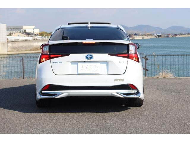 プリウス Ａプレミアム　モデリスタエアロ　ＴＥＩＮ車高調　ＲＡＹＳ１８ｉｎホイール　サンルーフ　本革シート　前後ドライブレコーダー　９型ナビ　ＥＴＣ　パノラミックビュー　レーダークルーズ　クリアランスソナー　オートハイビーム（6枚目）