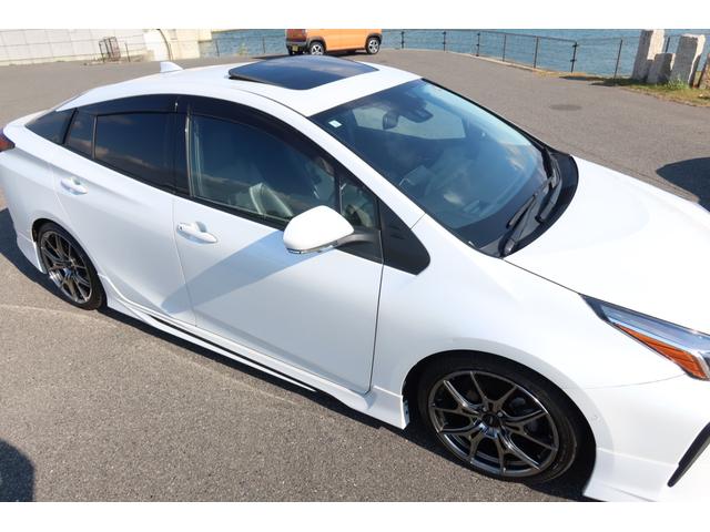 プリウス Ａプレミアム　モデリスタエアロ　ＴＥＩＮ車高調　ＲＡＹＳ１８ｉｎホイール　サンルーフ　本革シート　前後ドライブレコーダー　９型ナビ　ＥＴＣ　パノラミックビュー　レーダークルーズ　クリアランスソナー　オートハイビーム（57枚目）