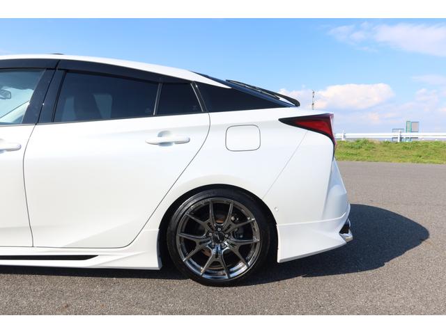 プリウス Ａプレミアム　モデリスタエアロ　ＴＥＩＮ車高調　ＲＡＹＳ１８ｉｎホイール　サンルーフ　本革シート　前後ドライブレコーダー　９型ナビ　ＥＴＣ　パノラミックビュー　レーダークルーズ　クリアランスソナー　オートハイビーム（63枚目）