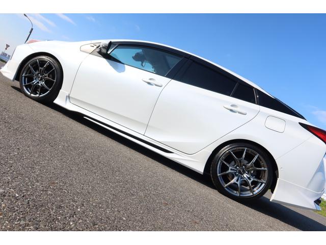 プリウス Ａプレミアム　モデリスタエアロ　ＴＥＩＮ車高調　ＲＡＹＳ１８ｉｎホイール　サンルーフ　本革シート　前後ドライブレコーダー　９型ナビ　ＥＴＣ　パノラミックビュー　レーダークルーズ　クリアランスソナー　オートハイビーム（64枚目）
