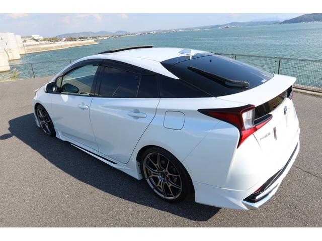 プリウス Ａプレミアム　モデリスタエアロ　ＴＥＩＮ車高調　ＲＡＹＳ１８ｉｎホイール　サンルーフ　本革シート　前後ドライブレコーダー　９型ナビ　ＥＴＣ　パノラミックビュー　レーダークルーズ　クリアランスソナー　オートハイビーム（66枚目）