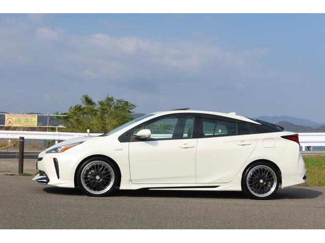 プリウス Aプレミアム 禁煙車 限定BBS19inホイール モデリスタエアロ サンルーフ 本革シート 9型ナビ バックカメラ ETC 前後ドライブレコーダー レーダークルーズ クリアランスソナー オートハイビーム 安全装備(4枚目)