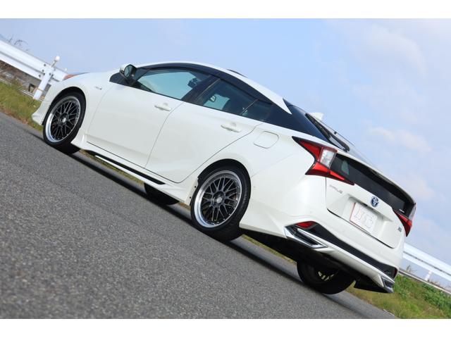 プリウス Aプレミアム 禁煙車 限定BBS19inホイール モデリスタエアロ サンルーフ 本革シート 9型ナビ バックカメラ ETC 前後ドライブレコーダー レーダークルーズ クリアランスソナー オートハイビーム 安全装備(5枚目)