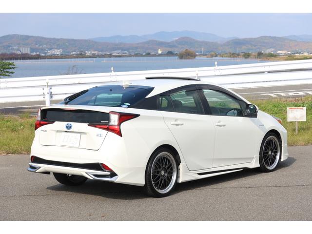 プリウス Aプレミアム 禁煙車 限定BBS19inホイール モデリスタエアロ サンルーフ 本革シート 9型ナビ バックカメラ ETC 前後ドライブレコーダー レーダークルーズ クリアランスソナー オートハイビーム 安全装備(8枚目)