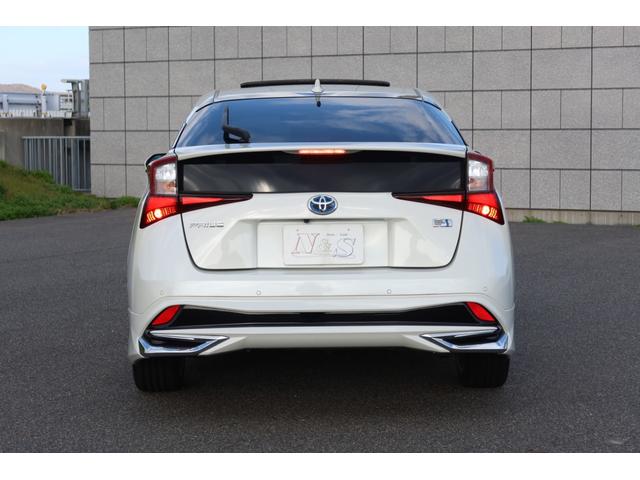 プリウス Ａプレミアム　モデリスタエアロ　サンルーフ　本革シート　前後ドライブレコーダー　ツーリングホイール　９型ナビ　バックカメラ　ＥＴＣ　レーダークルーズ　オートハイビーム　クリアランスソナー　ＰＣＳ　安全装備搭載（6枚目）