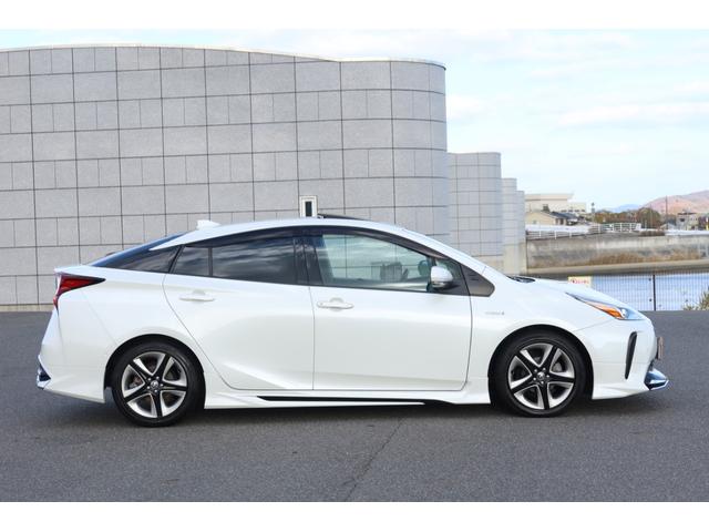 プリウス Ａプレミアム　モデリスタエアロ　サンルーフ　本革シート　前後ドライブレコーダー　ツーリングホイール　９型ナビ　バックカメラ　ＥＴＣ　レーダークルーズ　オートハイビーム　クリアランスソナー　ＰＣＳ　安全装備搭載（8枚目）