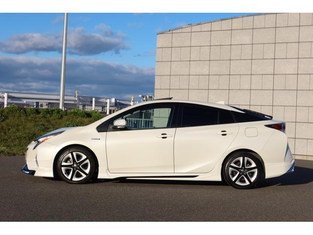 プリウス Ａプレミアム　モデリスタエアロ　ＡＬＰＩＮＥ９型ナビ　後席モニター　本革シート　レーダー探知機　ドライブレコーダー　サンルーフ　社外マフラー　レーダークルーズ　オートハイビーム　クリアランスソナー　安全装備搭載（4枚目）