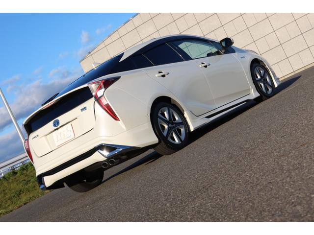 プリウス Ａプレミアム　モデリスタエアロ　ＡＬＰＩＮＥ９型ナビ　後席モニター　本革シート　レーダー探知機　ドライブレコーダー　サンルーフ　社外マフラー　レーダークルーズ　オートハイビーム　クリアランスソナー　安全装備搭載（9枚目）