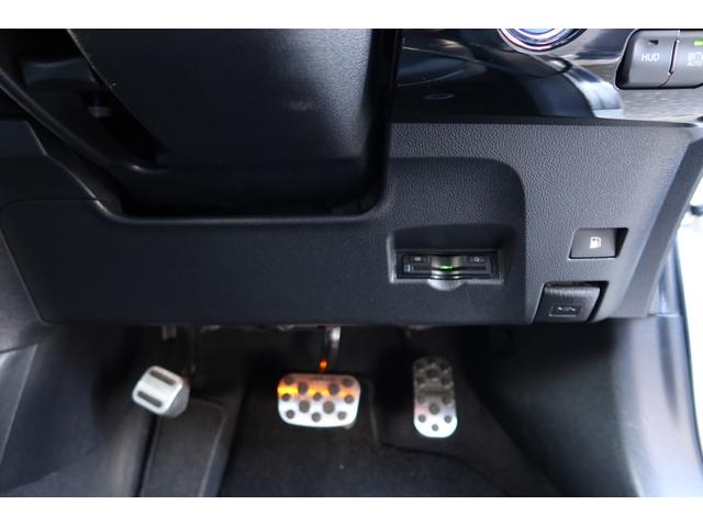プリウス Ａプレミアム　モデリスタエアロ　ＡＬＰＩＮＥ９型ナビ　後席モニター　本革シート　レーダー探知機　ドライブレコーダー　サンルーフ　社外マフラー　レーダークルーズ　オートハイビーム　クリアランスソナー　安全装備搭載（50枚目）