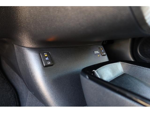 プリウス Ａプレミアム　モデリスタエアロ　ＡＬＰＩＮＥ９型ナビ　後席モニター　本革シート　レーダー探知機　ドライブレコーダー　サンルーフ　社外マフラー　レーダークルーズ　オートハイビーム　クリアランスソナー　安全装備搭載（58枚目）