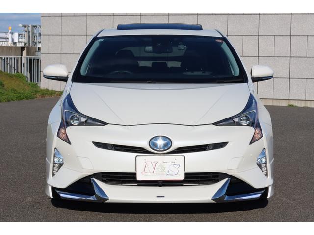 プリウス Ａプレミアム　禁煙車　寒冷地仕様　モデリスタエアロ　ＷＯＲＫ１９ｉｎホイール　サンルーフ　置くだけ充電　ＨＤＭＩ　ＵＳＢ　９型ナビ　前後ドライブレコーダー　レーダークルーズ　オートハイビーム　ＰＣＳ　安全装備搭載（3枚目）