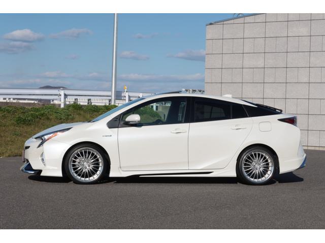 プリウス Ａプレミアム　禁煙車　寒冷地仕様　モデリスタエアロ　ＷＯＲＫ１９ｉｎホイール　サンルーフ　置くだけ充電　ＨＤＭＩ　ＵＳＢ　９型ナビ　前後ドライブレコーダー　レーダークルーズ　オートハイビーム　ＰＣＳ　安全装備搭載（4枚目）